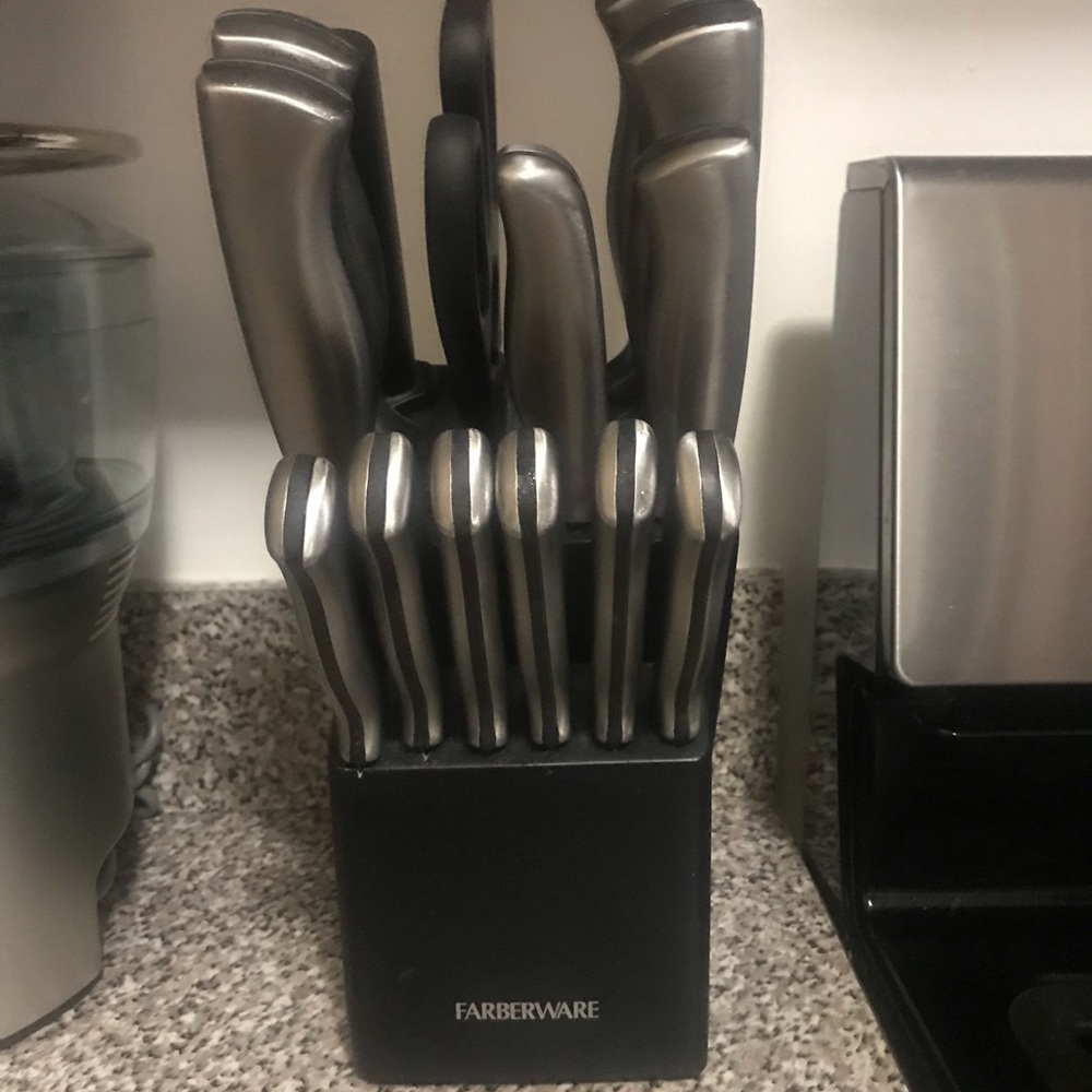 🔴SOLD🔴Farberware Knife Set